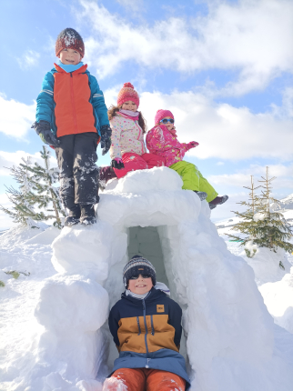 Construction d'igloo au Mézenc