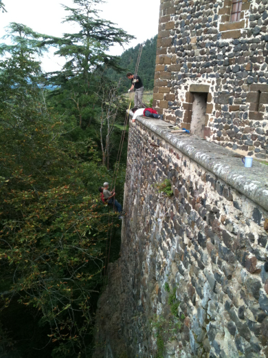 Château de Bouzols représenté par  Association 