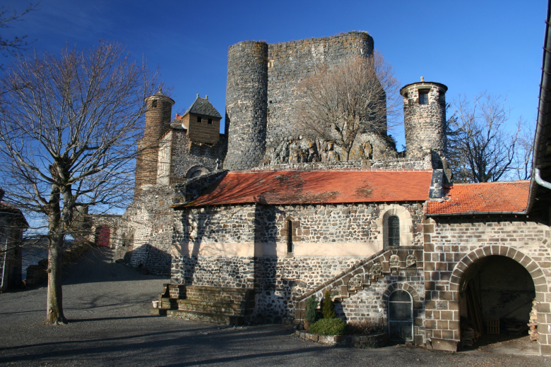 Château de Bouzols représenté par  Association 